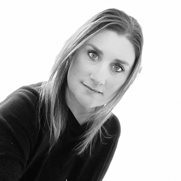 Meet your posher Amber! - Picture 1 of 6